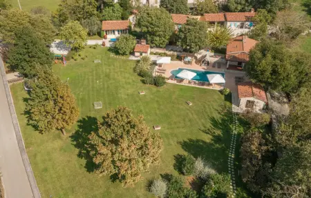 Location Maison 14 personnes à Tinjan - Photo 17