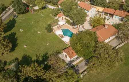 Location Maison 14 personnes à Tinjan - Photo 19