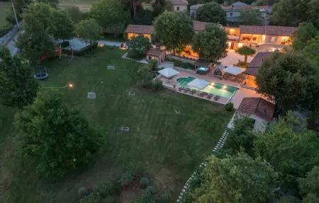 Location Maison 14 personnes à Tinjan - Photo 20