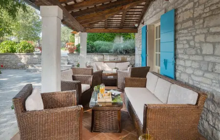 Location Maison 14 personnes à Tinjan - Photo 23