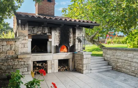 Location Maison 14 personnes à Tinjan - Photo 24