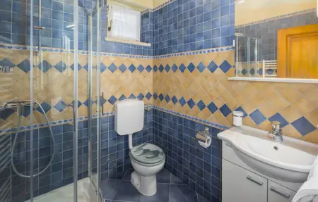 Location Maison 14 personnes à Tinjan - Photo 55