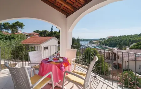 Location Maison 8 personnes à Milna - Photo 1