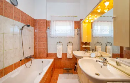 Location Maison 12 personnes à Podgradina - Photo 41