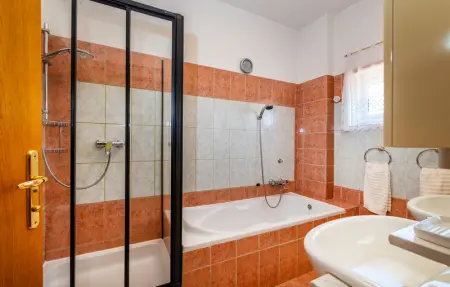 Location Maison 12 personnes à Podgradina - Photo 42