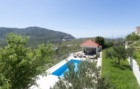 Nice home in Zrnovnica, Maison 8 personnes à Zrnovnica - Photo 28