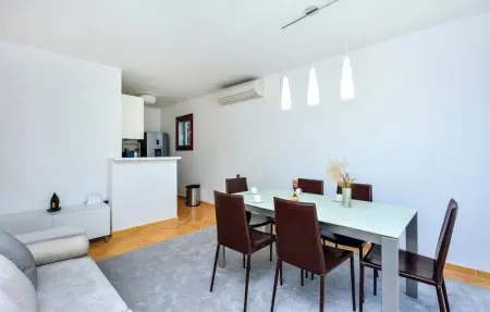 Nice home in Zrnovnica, Maison 8 personnes à Zrnovnica - Photo 30