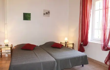 Location Maison 6 personnes à St. Julien de Peyrolas - Photo 6