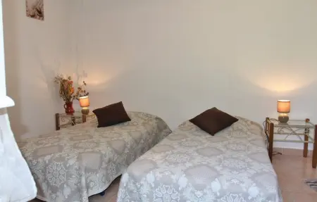 Location Maison 6 personnes à St. Julien de Peyrolas - Photo 8