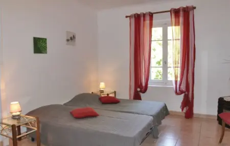 Location Maison 6 personnes à St. Julien de Peyrolas - Photo 14