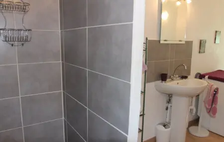 Location Maison 6 personnes à St. Julien de Peyrolas - Photo 18