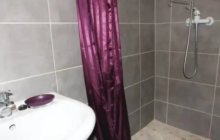 Location Maison 6 personnes à St. Julien de Peyrolas - Photo 20