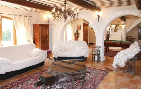 Location Maison 8 personnes à Châteaurenard - Photo 1