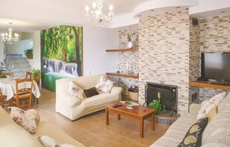 Location Maison 15 personnes à Sayalonga - Photo 1