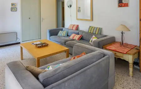 Location Maison 6 personnes à Pierrerue - Photo 2