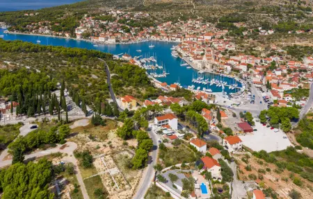 Location Maison 11 personnes à Milna - Photo 1