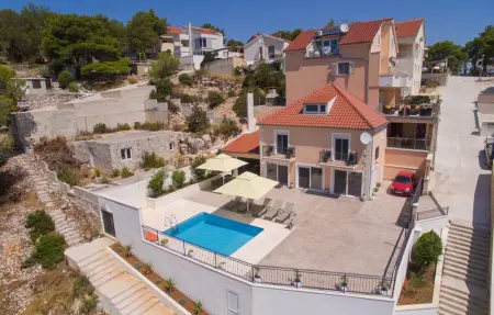 Location Maison 8 personnes à Milna - Photo 2