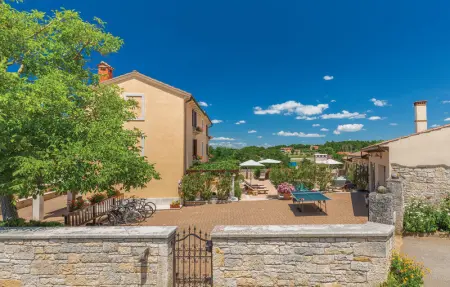 Location Maison 10 personnes à Tinjan - Photo 1