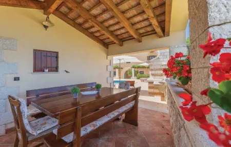 Location Maison 10 personnes à Tinjan - Photo 6