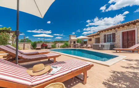 Location Maison 10 personnes à Tinjan - Photo 9