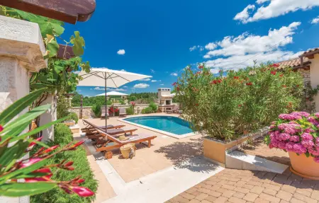 Location Maison 10 personnes à Tinjan - Photo 11