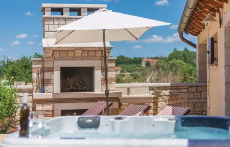 Location Maison 10 personnes à Tinjan - Photo 15