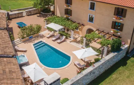 Location Maison 10 personnes à Tinjan - Photo 16