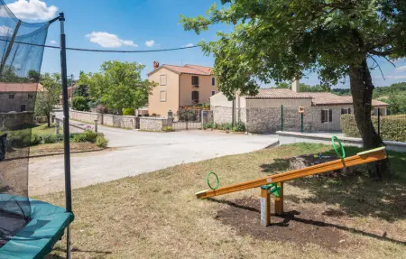 Location Maison 10 personnes à Tinjan - Photo 23