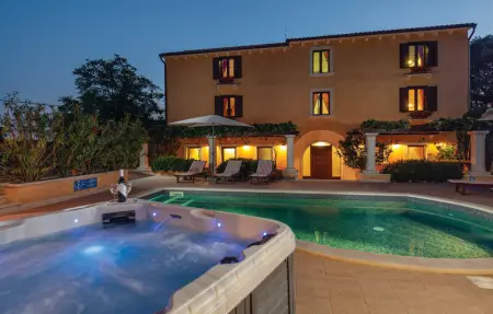 Location Maison 10 personnes à Tinjan - Photo 28