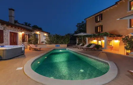 Location Maison 10 personnes à Tinjan - Photo 29