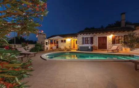 Location Maison 10 personnes à Tinjan - Photo 30