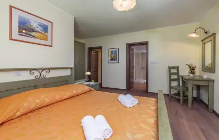 Location Maison 10 personnes à Tinjan - Photo 43