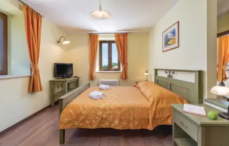 Location Maison 10 personnes à Tinjan - Photo 44