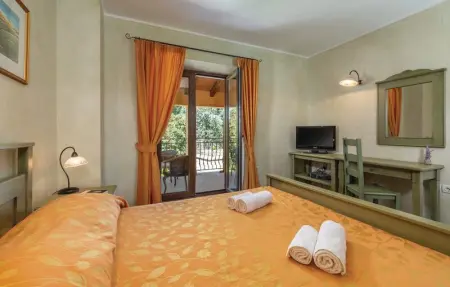 Location Maison 10 personnes à Tinjan - Photo 49