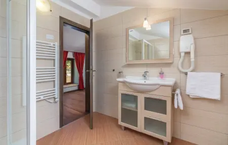 Location Maison 10 personnes à Tinjan - Photo 51