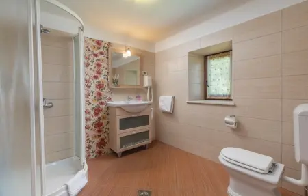 Location Maison 10 personnes à Tinjan - Photo 54