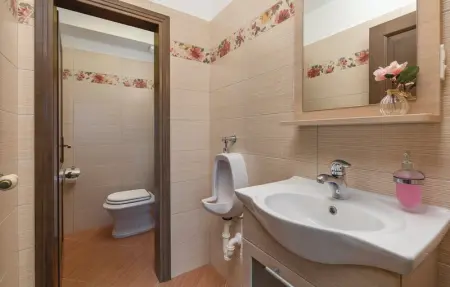 Location Maison 10 personnes à Tinjan - Photo 57