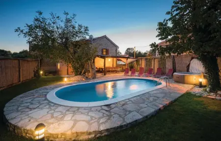 Location Maison 7 personnes à Pazin - Photo 5