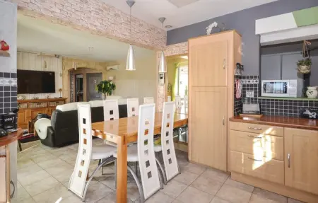 Location Maison 9 personnes à Maubec - Photo 1