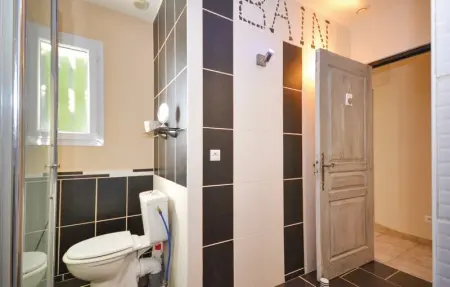 Location Maison 9 personnes à Maubec - Photo 24