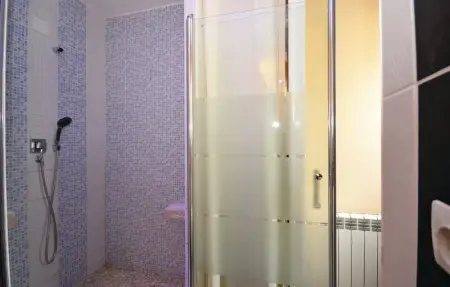 Location Maison 9 personnes à Maubec - Photo 26