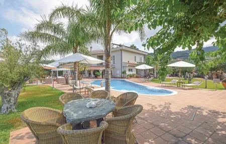 Amazing home with pool, Maison 13 personnes à Nocera Terinese - Photo 8