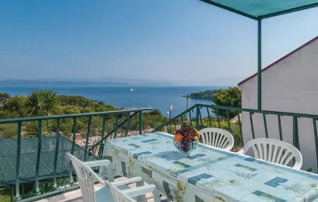 Location Maison 10 personnes à Rogac - Photo 1