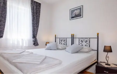 Location Maison 10 personnes à Rogac - Photo 30