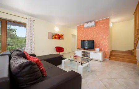 Location Maison 6 personnes à Tinjan - Photo 1