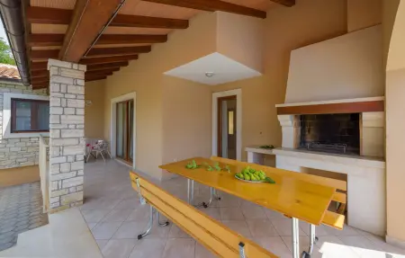 Location Maison 6 personnes à Tinjan - Photo 3