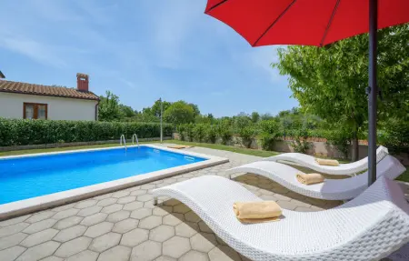 Location Maison 6 personnes à Tinjan - Photo 7