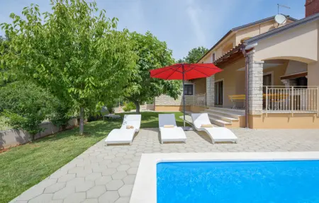 Location Maison 6 personnes à Tinjan - Photo 8