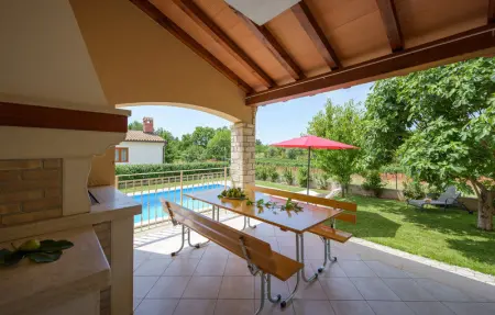 Location Maison 6 personnes à Tinjan - Photo 11