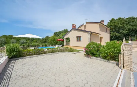 Location Maison 6 personnes à Tinjan - Photo 16